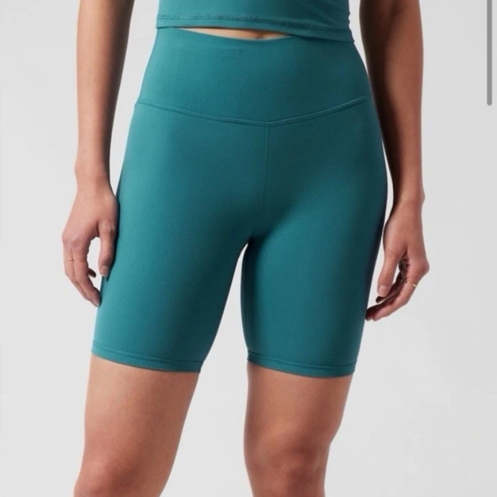 ATHLETA TRANSCEND 7" BIKE SHORTS Power of She Teal Womens XS TP